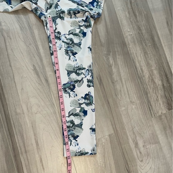 Velocity White And Blue Floral Print Active Wear Leggings- Size Small - Picture 11 of 11